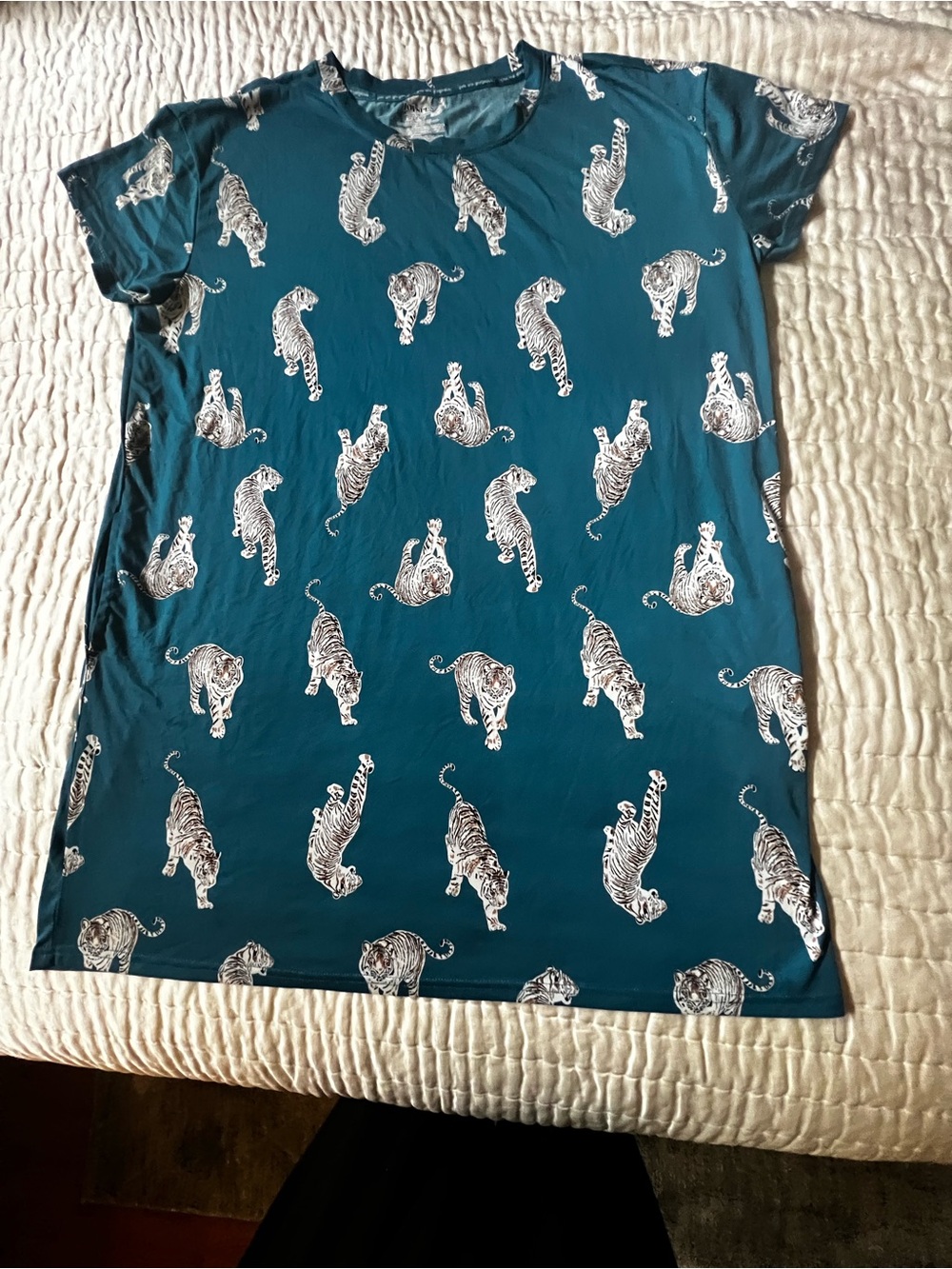 JOYSPUN DREAMY SOFT COLLECTION TEAL W/ TIGER GRAPHICS NIGHT SHIRT. SIZE L-XL